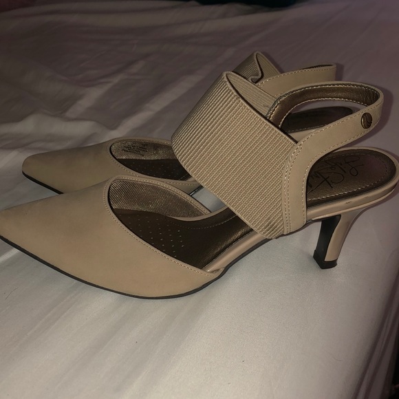 Heels - Picture 2 of 2